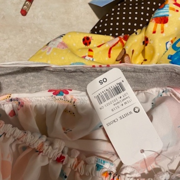 Scrub hats. Two pieces New - Picture 2 of 3